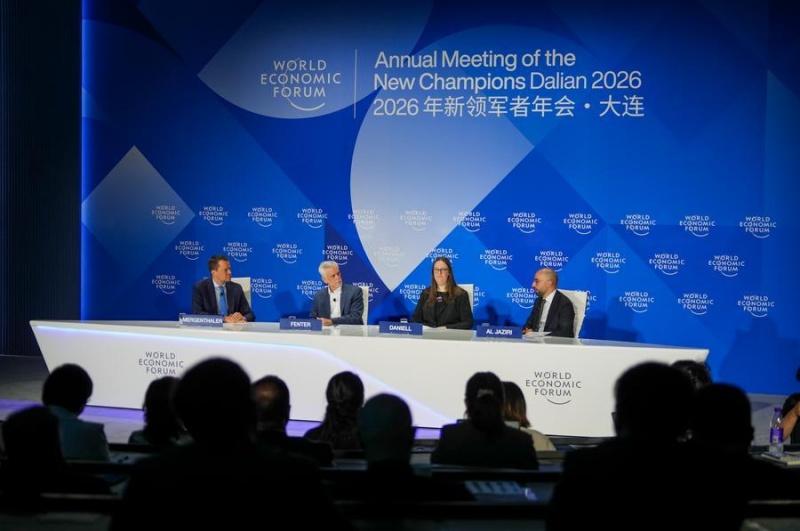 Participantes assistem a uma sessão intitulada "Top 10 Tecnologias Emergentes de 2026", durante o 17º Encontro Anual dos Novos Campeões em Dalian, província de Liaoning, nordeste da China, em 23 de junho de 2026. (Xu Hongyan/Xinhua)