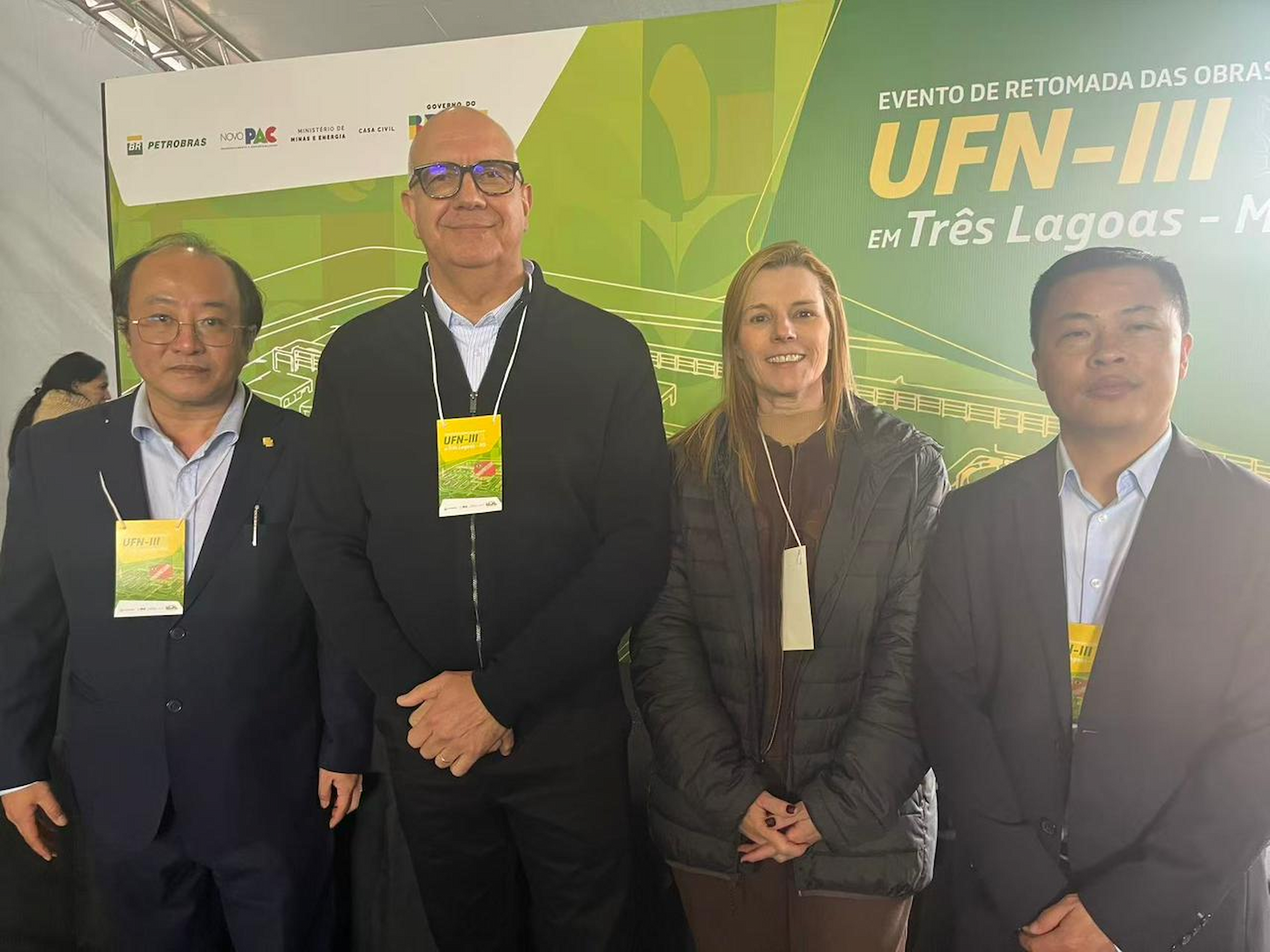 Exceutivos da PowerChina : Eng. Miao Ji, Tharcizio Calderaro, Lisa Casarolli, Eng. Zhang 