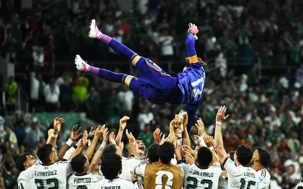 Ochoa recebe despedida perfeita no Azteca com vitória do México sobre República Tcheca