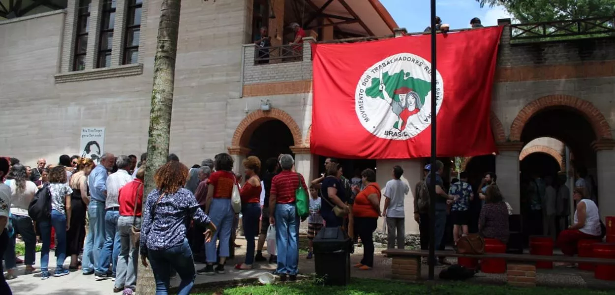Apoie a Escola Nacional Florestan Fernandes, referência em formação popular
