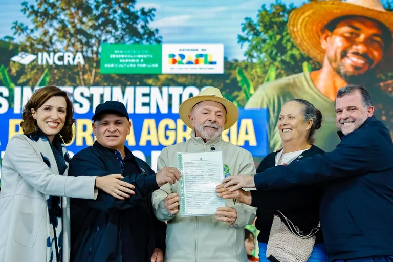 Lula celebra entrega de títulos a famílias assentadas no MS: 'nunca houve tanta política de inclusão social como agora'