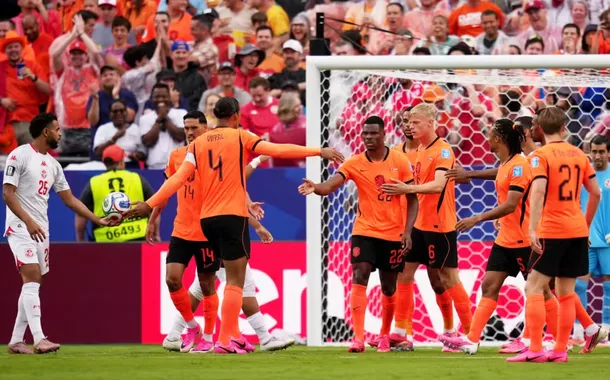 Holanda vence a Tunísia e avança em primeiro no Grupo F