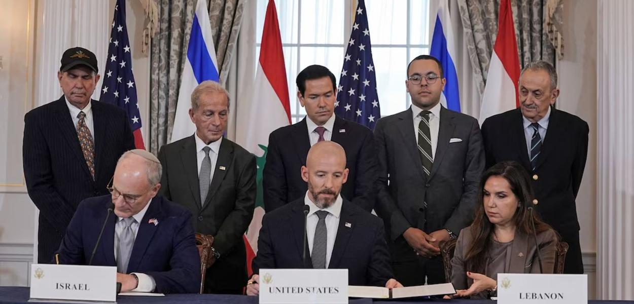 Israel, Líbano e EUA assinam acordo inicial de paz