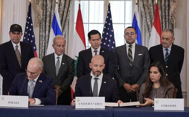 Israel, Líbano e EUA assinam acordo inicial de paz