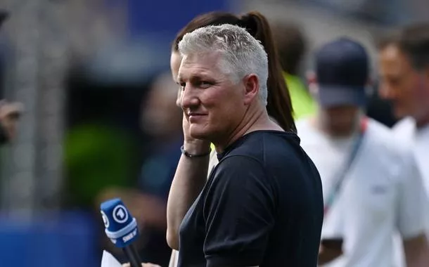 Schweinsteiger nega acusações de racismo; emissora ARD apoia comentarista