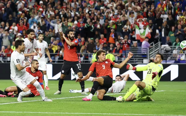 Irã empata com Egito, tem gol anulado no fim e aguarda vaga no mata-mata da Copa do Mundo