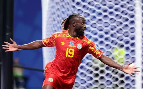 RD Congo vira sobre Uzbequistão e avança para segunda fase na Copa