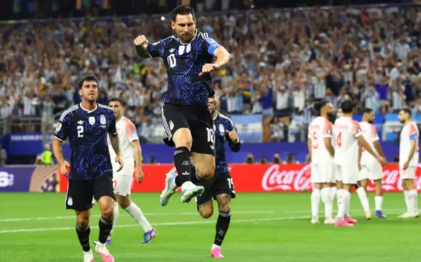 Messi marca, Argentina vence a Jordânia por 3 a 1 e fecha grupo com 100% de aproveitamento