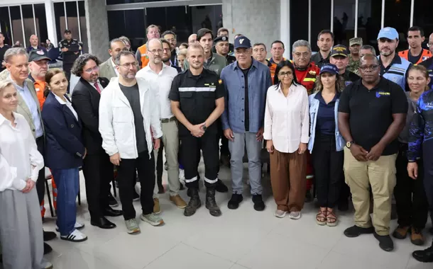 Delcy Rodriguez e Iván Gil recebem brigadas internacionais solidárias com a Venezuela
